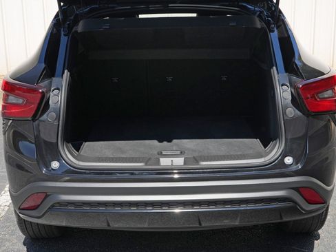Used 2025 Chevrolet Trax RS FWD image 9