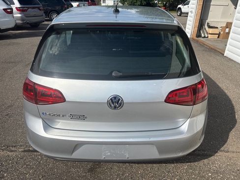 Used 2016 Volkswagen e-Golf SE w/ DC Fast Charging Package image 5