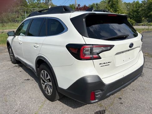 Used 2020 Subaru Outback Premium image 7