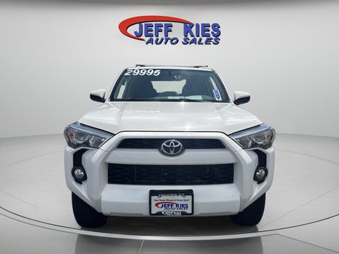 Used 2018 Toyota 4Runner SR5 AWD/4WD image 2