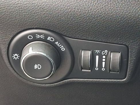 Used 2022 Jeep Compass Latitude w/ Sun and Sound Group AWD/4WD image 24