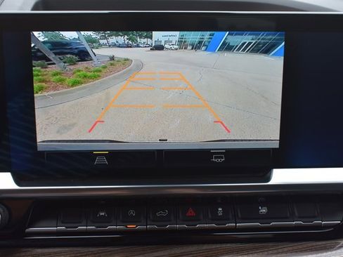 Used 2023 Chevrolet Silverado 1500 LT AWD/4WD image 25