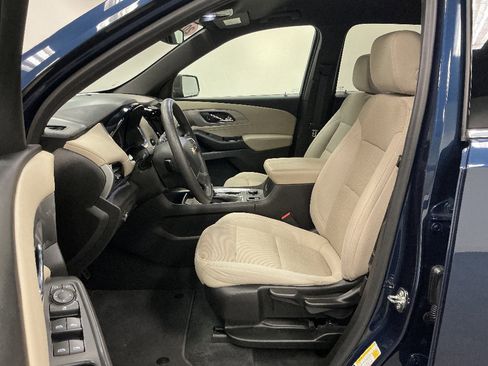 Used 2022 Chevrolet Traverse LS image 10