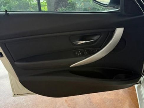 Used 2018 BMW 320i xDrive Sedan image 9