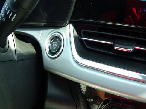 Used 2025 Chevrolet Trax LT w/ LT Convenience Package FWD image 30