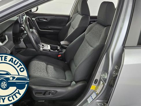 Used 2020 Toyota RAV4 XLE w/ XLE Grade Weather Package image 22