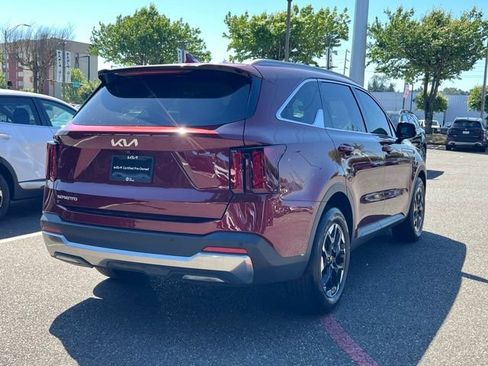 Certified 2025 Kia Sorento S w/ Panoramic Sunroof Package FWD image 7