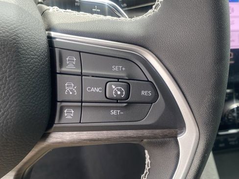 New 2025 Jeep Grand Cherokee L Limited w/ Luxury Tech Group II image 19