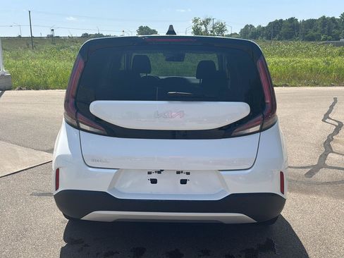 Used 2025 Kia Soul LX w/ LX Technology Package FWD image 4