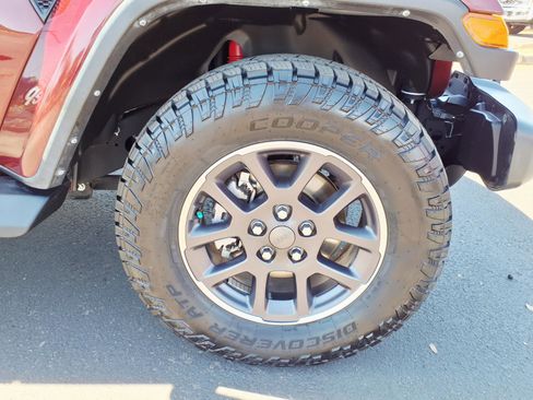 Used 2022 Jeep Gladiator Overland AWD/4WD image 9
