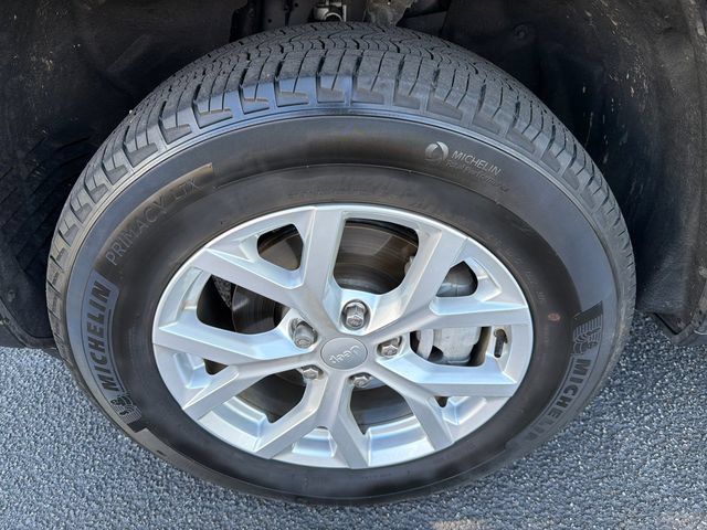 Used 2023 Jeep Grand Cherokee Limited AWD/4WD image 11
