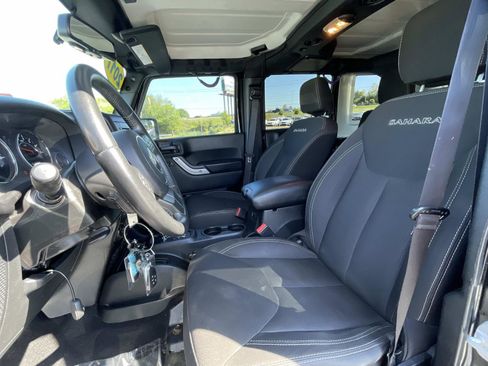 Used 2017 Jeep Wrangler Unlimited Sahara w/ Connectivity Group AWD/4WD image 16