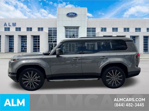 Used 2025 Lexus GX 550 w/ Accessory Package (2T) image 9