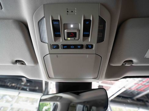 Used 2020 Toyota Highlander Limited AWD/4WD image 18