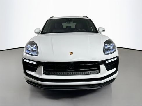 Certified 2026 Porsche Macan image 10