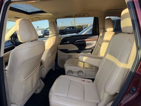 Used 2015 Toyota Highlander Limited image 13