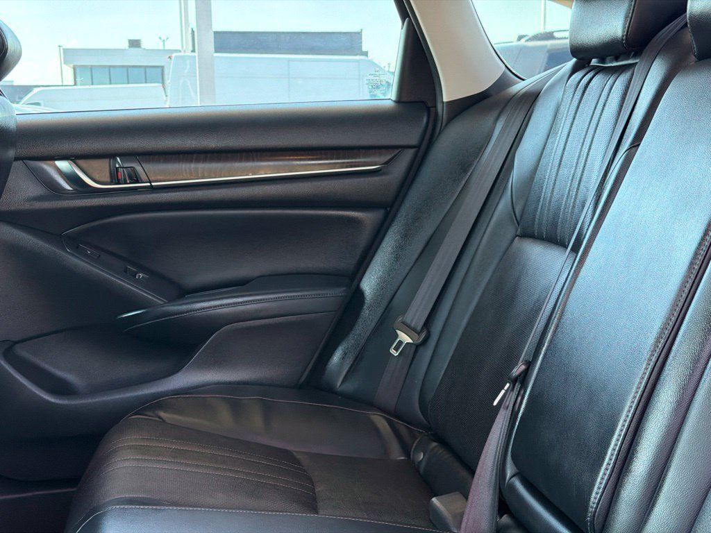 Used 2018 Honda Accord Touring image 17