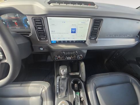 Used 2025 Ford Bronco Badlands AWD/4WD image 14