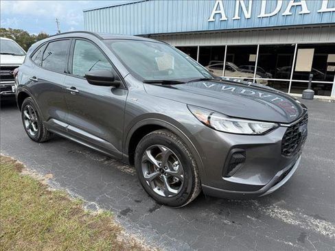 Used 2023 Ford Escape ST-Line w/ Tech Pack #1 AWD/4WD image 7