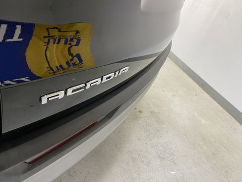 Used 2025 GMC Acadia Elevation image 18