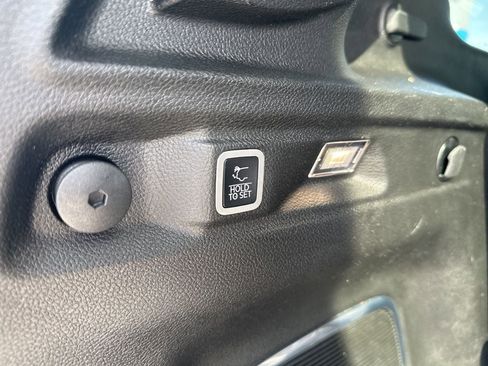 Used 2022 Jeep Grand Cherokee L Limited image 10