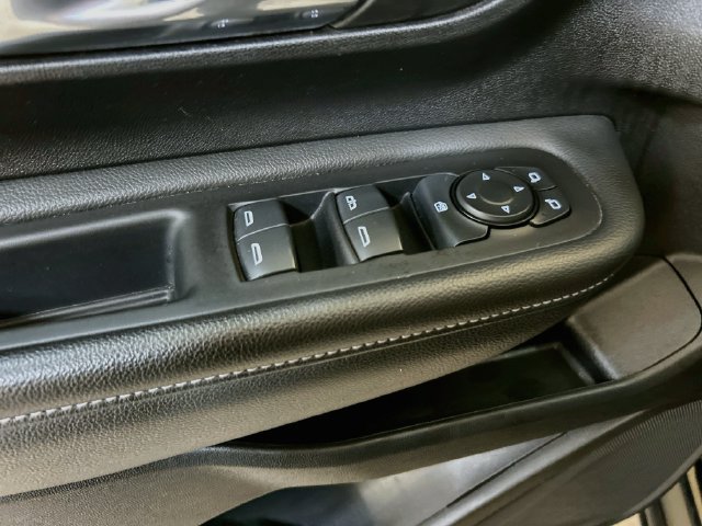 Used 2024 GMC Terrain SLE w/ Driver Convenience Package FWD image 17
