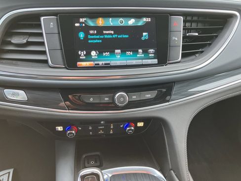 Used 2019 Buick Enclave Essence image 19