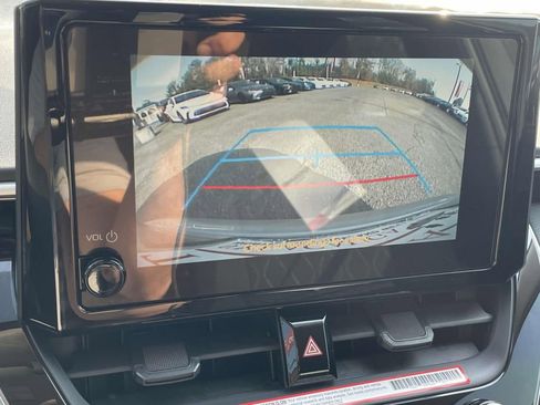 Used 2025 Toyota Corolla LE image 18