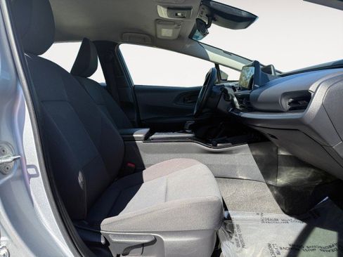 Used 2024 Toyota Prius LE image 10