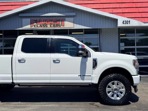 Used 2022 Ford F250 Platinum w/ FX4 Off-Road Package AWD/4WD image 12