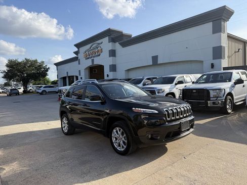 Used 2014 Jeep Cherokee Latitude FWD image 40