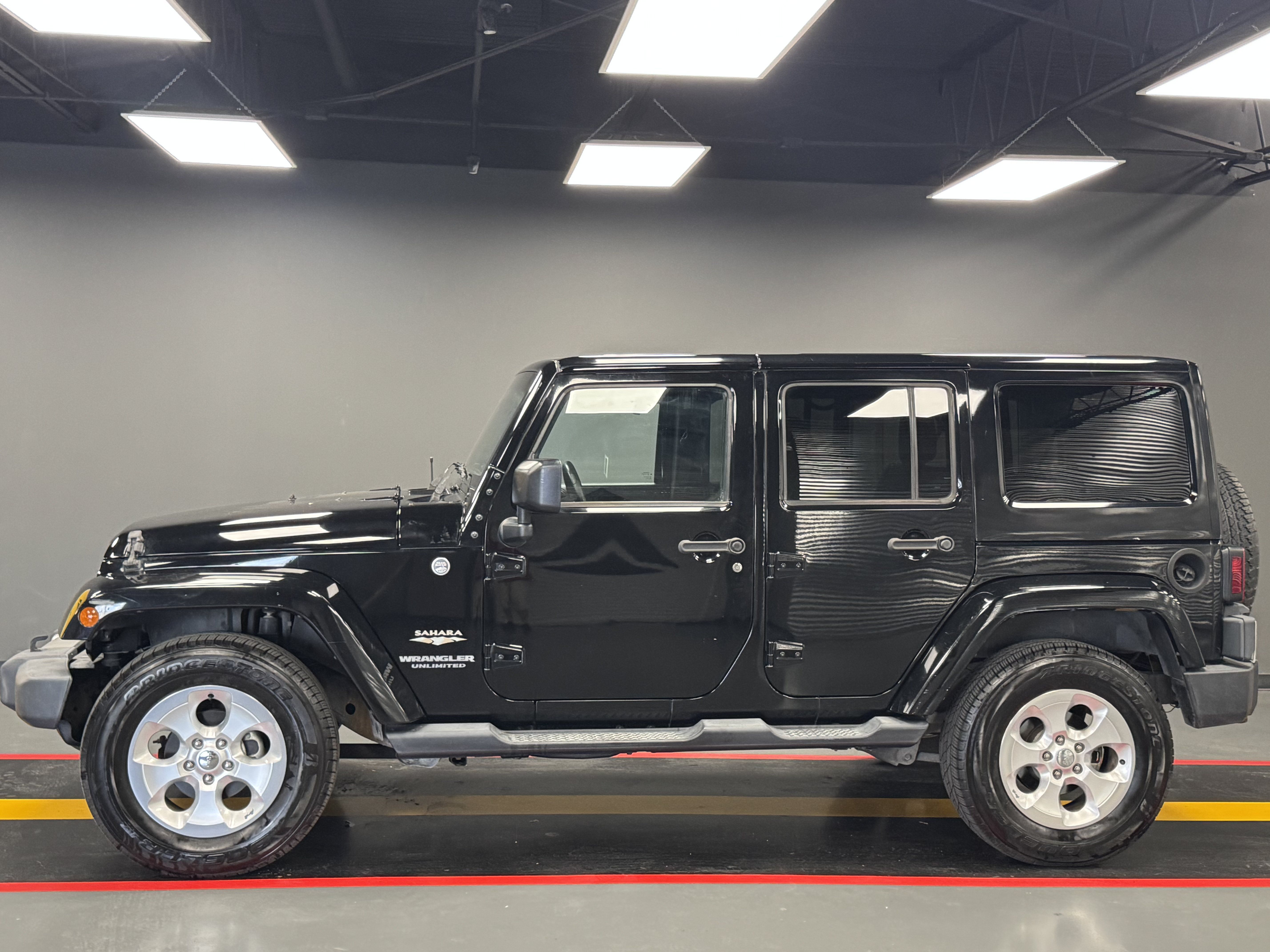 Used 2015 Jeep Wrangler Unlimited Sahara w/ Max Tow Package AWD/4WD image 3