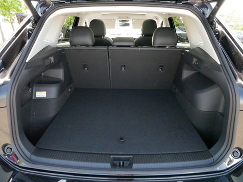 Certified 2025 Volkswagen Tiguan SE w/ Panoramic Sunroof Package AWD/4WD image 18