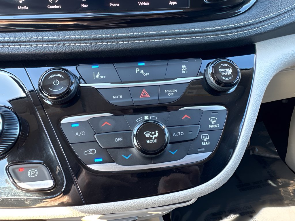 Used 2024 Chrysler Pacifica Limited FWD image 22