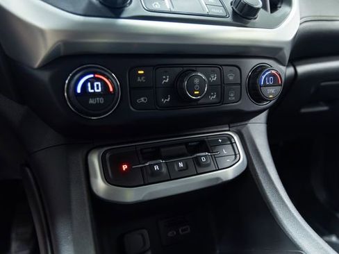 Used 2021 GMC Acadia SLT AWD/4WD image 18