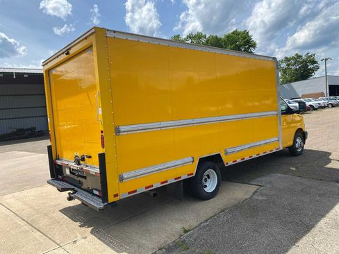 Used 2021 GMC Savana 3500 Extended w/ Power Convenience Package RWD image 4