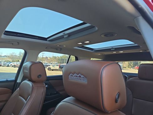 Used 2019 Chevrolet Traverse High Country image 28