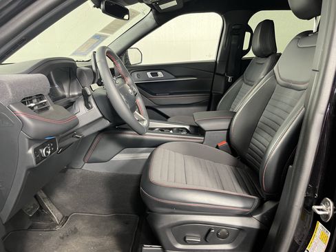 Used 2025 Ford Explorer ST-Line w/ Premium Package image 10