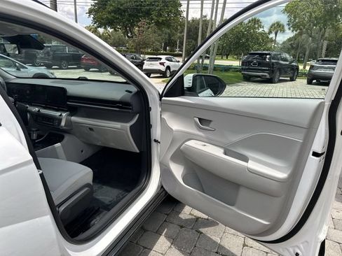 Used 2025 Hyundai Kona SEL FWD image 23