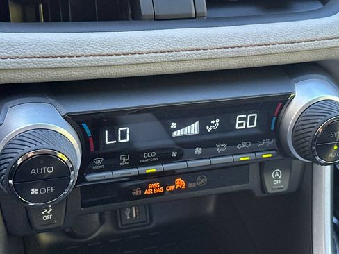 Certified 2025 Toyota RAV4 XLE FWD image 20