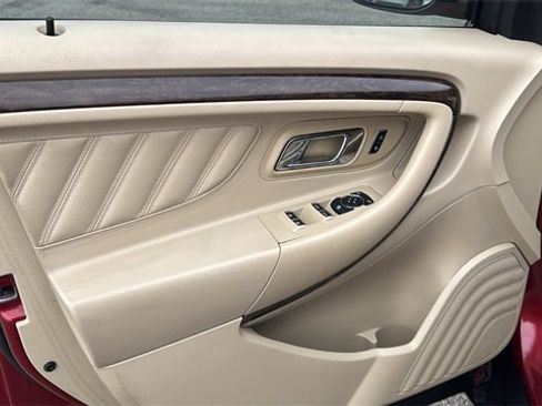 Used 2014 Ford Taurus Limited w/ Equipment Group 301A image 10