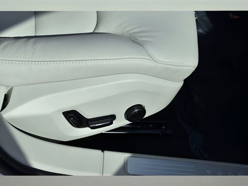 Certified 2026 Volvo V60 B5 Cross Country Plus w/ Protection Package Premier AWD/4WD image 32