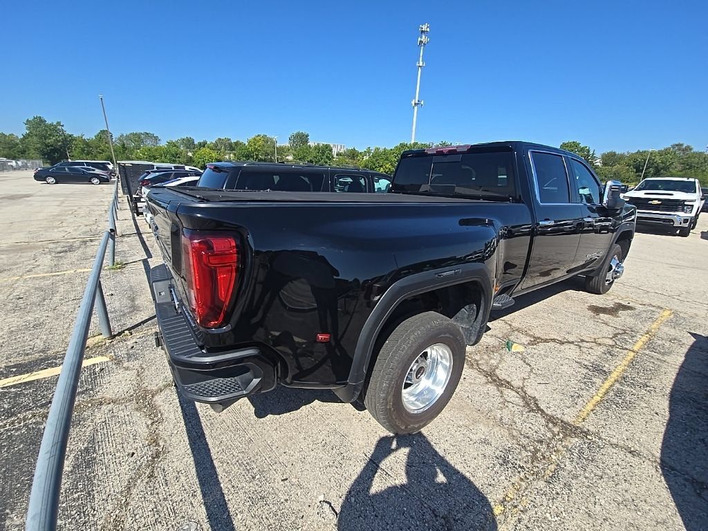 Used 2022 GMC Sierra 3500 Denali AWD/4WD image 2