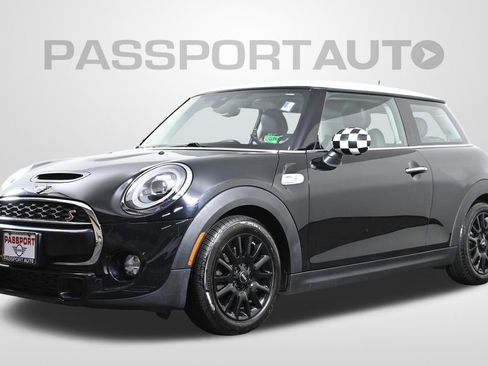 Used 2019 MINI Cooper S image 1