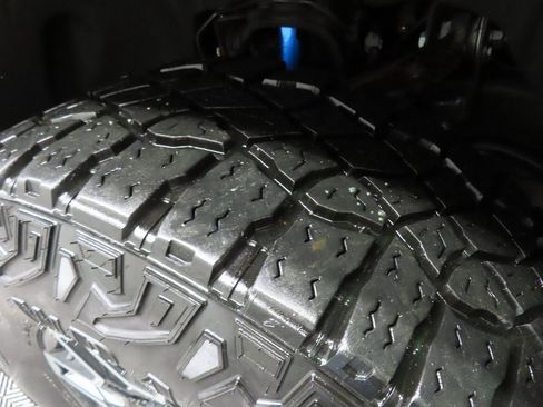 Used 2024 GMC Sierra 2500 AT4X image 7