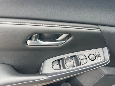 Used 2025 Nissan Sentra SV w/ All-Weather Package image 8