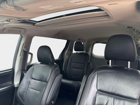 Used 2019 Toyota Sienna SE FWD image 15