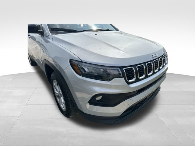 Used 2024 Jeep Compass Latitude AWD/4WD image 7