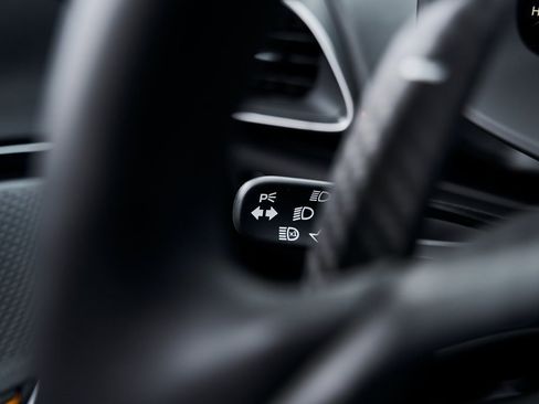 Used 2025 McLaren Artura Spider image 52