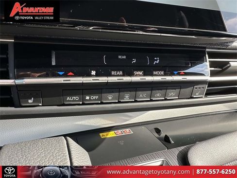 Used 2025 Toyota Sienna XLE image 35